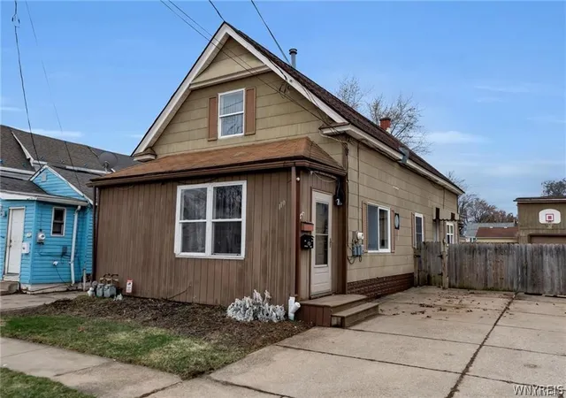 1st image of 110 Hedley St, Buffalo, NY 14206 | MLS# B1671604