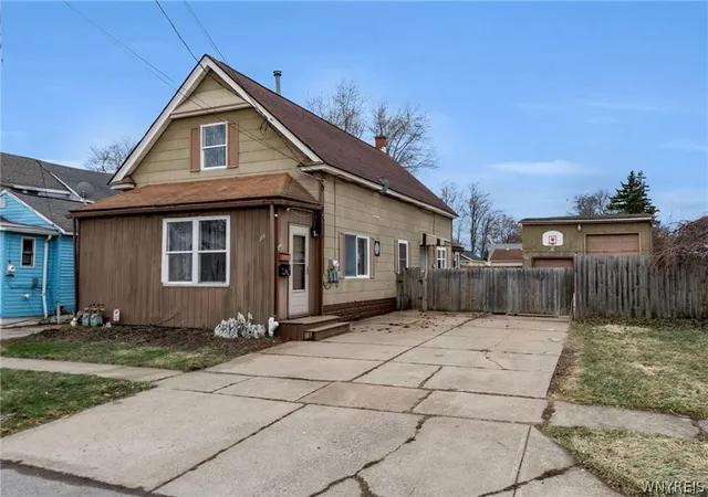 2nd image of 110 Hedley St, Buffalo, NY 14206 | MLS# B1671604
