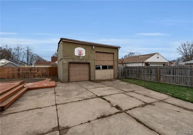 3rd image of 110 Hedley St, Buffalo, NY 14206 | MLS# B1671604