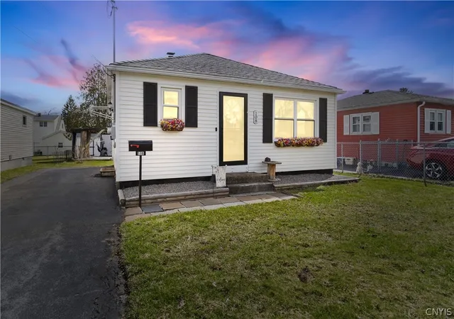 Homes for sale in De Witt, NY | 108 Hazel Ave, De Witt, NY 13057 | MLS# S1669278