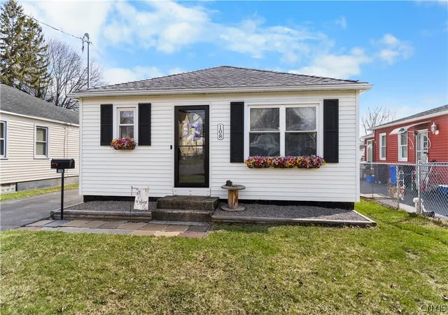 Homes for sale in De Witt, NY | 108 Hazel Ave, De Witt, NY 13057 | MLS# S1669278