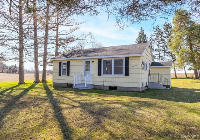 Homes for sale in Pembroke, NY | 1194 Akron Rd, Pembroke, NY 14036 | MLS# B1672324