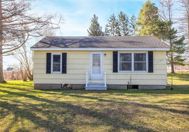 Homes for sale in Pembroke, NY | 1194 Akron Rd, Pembroke, NY 14036 | MLS# B1672324