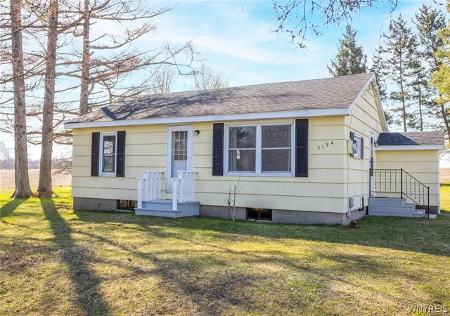 Homes for sale in Pembroke, NY | 1194 Akron Rd, Pembroke, NY 14036 | MLS# B1672324