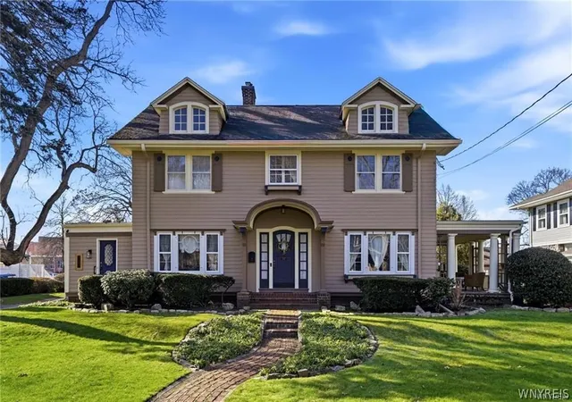 Homes for sale in Ridgeway, NY | 727 W Center St, Ridgeway, NY 14103 | MLS# B1654842