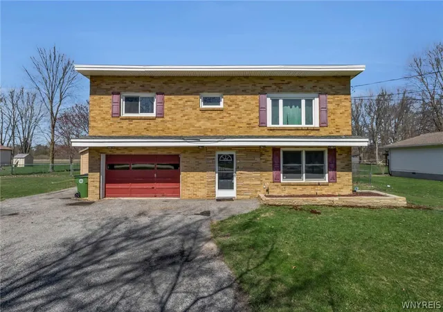 2nd image of 2981 Krueger Rd, Wheatfield, NY 14120 | MLS# B1672036