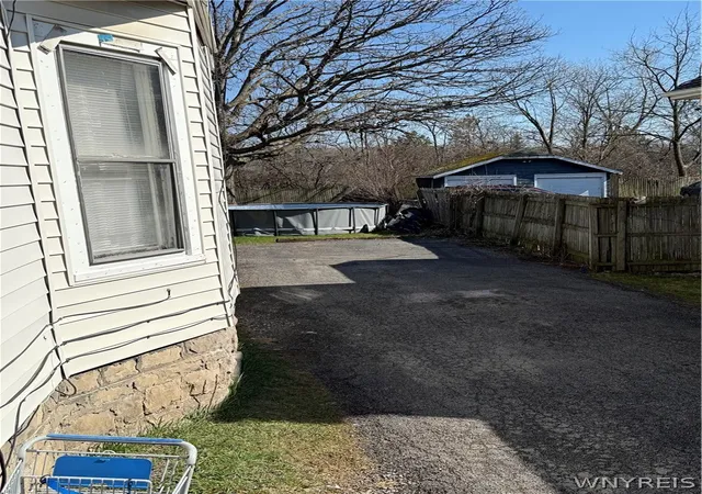 3rd image of 2921 Mckoon Ave, Niagara Falls, NY 14305 | MLS# B1670843