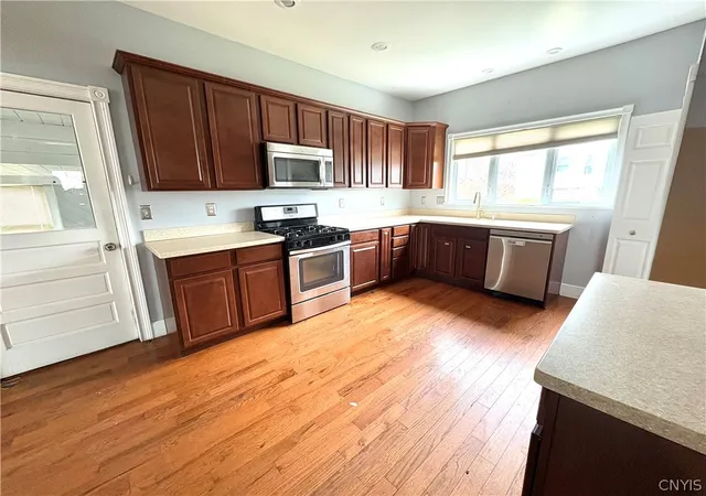 Photo 5 of Sale Pending at 174 E Genesee St, Auburn, NY 13021 | MLS# S1672681 | Listing updated on 2026-07-15
