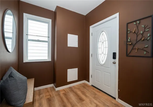 Photo 4 of Sale Pending at 124 Cable St, Buffalo, NY 14206 | MLS# B1672219 | Listing updated on 2026-05-21