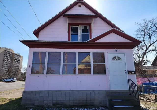 Homes for sale in Niagara Falls, NY | 811 Cedar Ave, Niagara Falls, NY 14301 | MLS# B1672302
