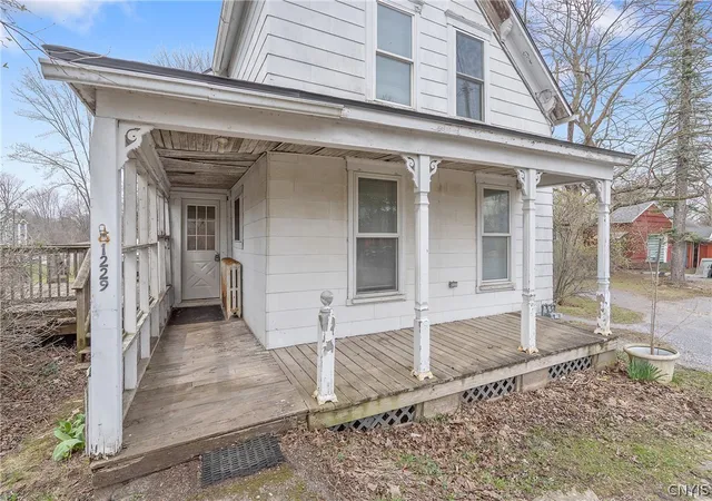 2nd image of 1229 Tulip St, Salina, NY 13090 | MLS# S1672779