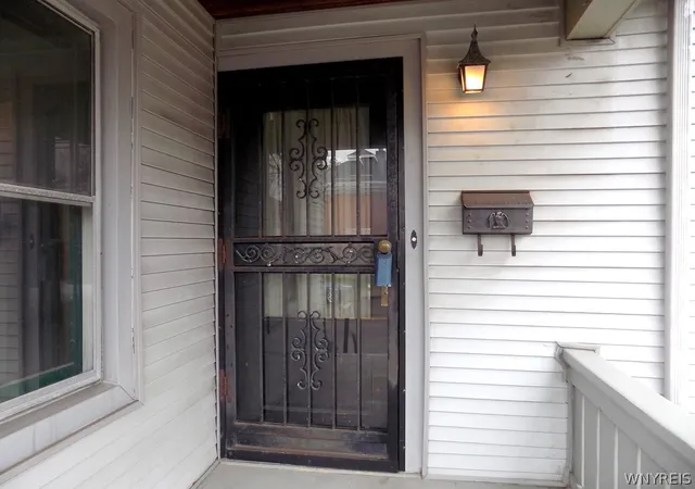 Homes for sale in Buffalo, NY | 400 Ontario St, Buffalo, NY 14207 | MLS# B1672524