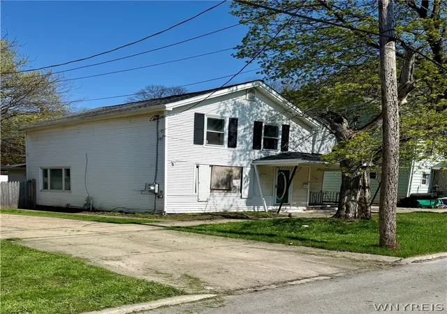 Homes for sale in Lockport City, NY | 148 Chapel St, Lockport City, NY 14094 | MLS# B1672811