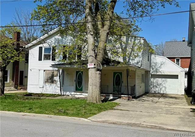 Homes for sale in Lockport City, NY | 148 Chapel St, Lockport City, NY 14094 | MLS# B1672811