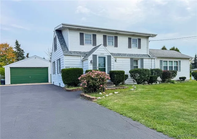 Homes for sale in Lewiston, NY | 1000 Saunders Settlement Rd, Lewiston, NY 14305 | MLS# B1673034
