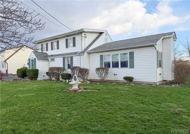 Homes for sale in Lewiston, NY | 1000 Saunders Settlement Rd, Lewiston, NY 14305 | MLS# B1673034