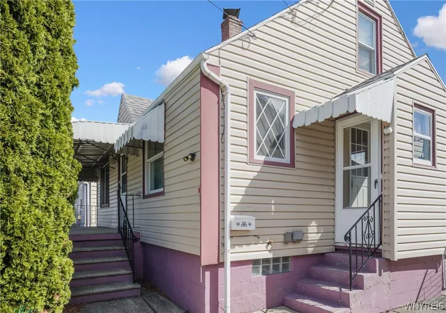 Homes for sale in Cheektowaga, NY | 239 Curtiss St, Cheektowaga, NY 14212 | MLS# B1672828