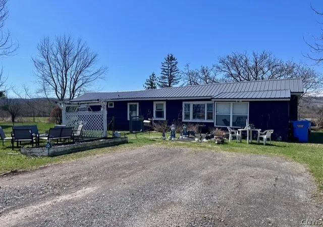 Homes for sale in Oneida, NY | 2524 Middle Rd, Oneida, NY 13409 | MLS# S1672334