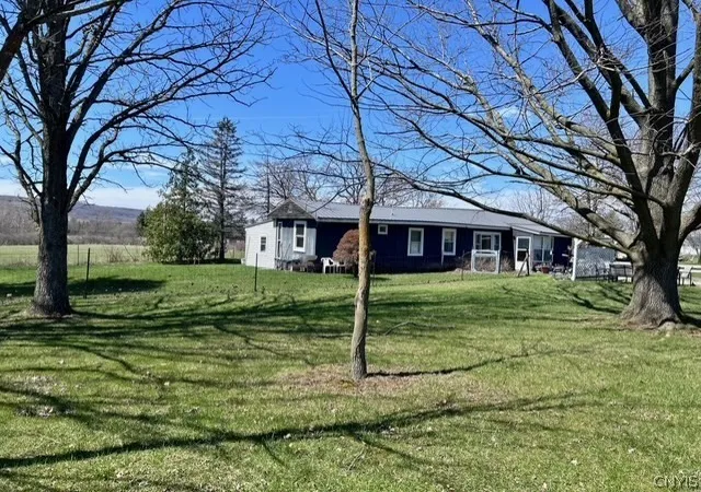 Homes for sale in Oneida, NY | 2524 Middle Rd, Oneida, NY 13409 | MLS# S1672334