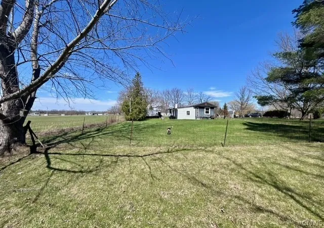 Homes for sale in Oneida, NY | 2524 Middle Rd, Oneida, NY 13409 | MLS# S1672334