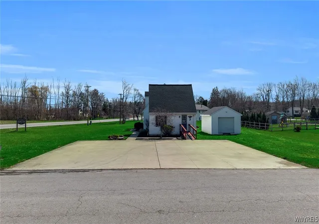 Homes for sale in Alden, NY | 11881 Broadway St, Alden, NY 14004 | MLS# B1672882