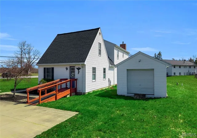 Homes for sale in Alden, NY | 11881 Broadway St, Alden, NY 14004 | MLS# B1672882