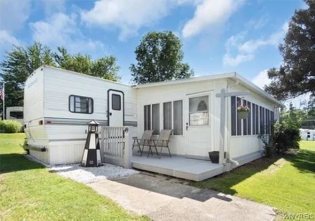 Homes for sale in Sodus, NY | 7945 Lake Rd, Sodus, NY 14555 | MLS# B1673040