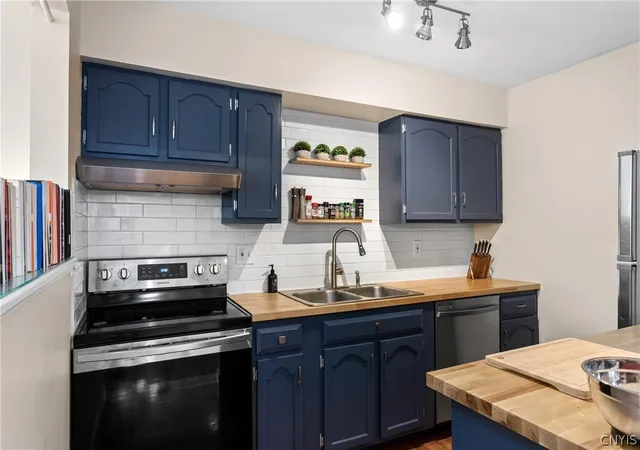 Homes for sale in Syracuse, NY | 917 Madison St #104, Syracuse, NY 13210 | MLS# S1673356