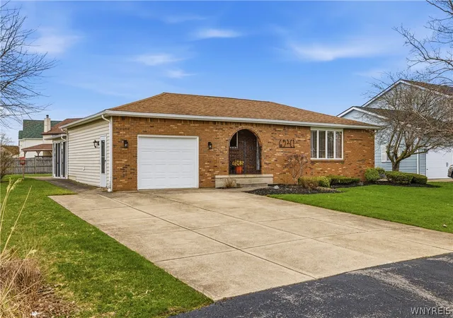 1st image of 6941 Rebecca Dr, Wheatfield, NY 14304 | MLS# B1672767