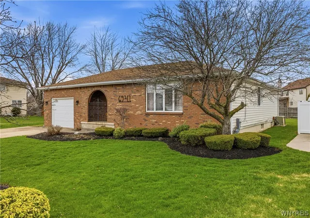 3rd image of 6941 Rebecca Dr, Wheatfield, NY 14304 | MLS# B1672767