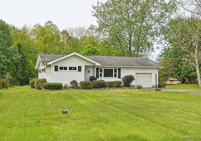Homes for sale in Lancaster, NY | 130 Ransom Rd, Lancaster, NY 14086 | MLS# B1672098