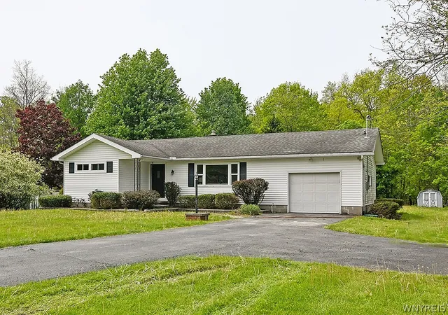 Homes for sale in Lancaster, NY | 130 Ransom Rd, Lancaster, NY 14086 | MLS# B1672098