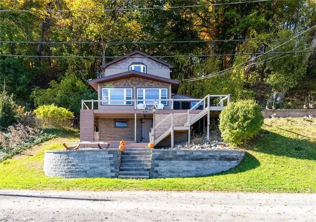 1st image of 266 Bay Front Ln S, Irondequoit, NY 14609 | MLS# R1673272
