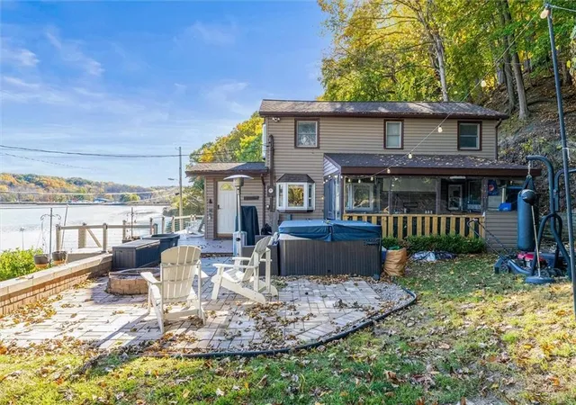 3rd image of 266 Bay Front Ln S, Irondequoit, NY 14609 | MLS# R1673272