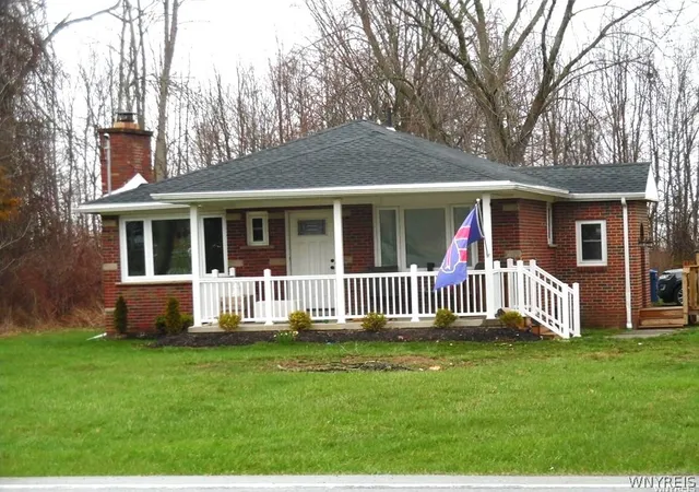 3rd image of 1691 Lake Rd, Youngstown, NY 14174 | MLS# B1673486