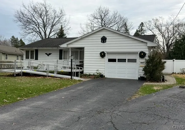 Homes for sale in Clay, NY | 501 Chestnut St, Clay, NY 13212 | MLS# S1673602