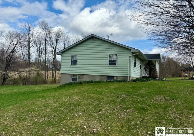 Photo 4 of Sale Pending at 12296 Gulf Rd, South Dayton, NY 14138 | MLS# R1673275 | Listing updated on 2026-07-22