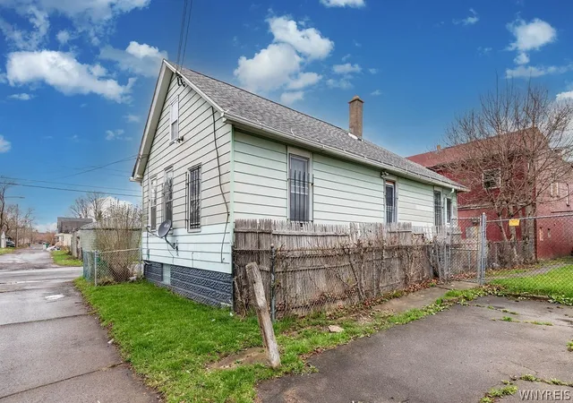 Homes for sale in Niagara Falls, NY | 1319 15th St, Niagara Falls, NY 14301 | MLS# B1665588