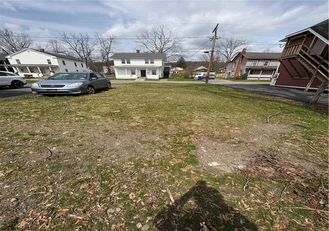2nd image of 7 Columbia St, Oneonta, NY 13820 | MLS# R1671332