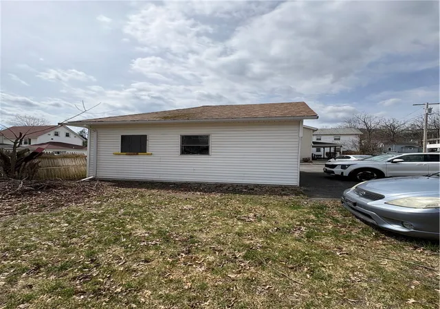 4th image of 7 Columbia St, Oneonta, NY 13820 | MLS# R1671332