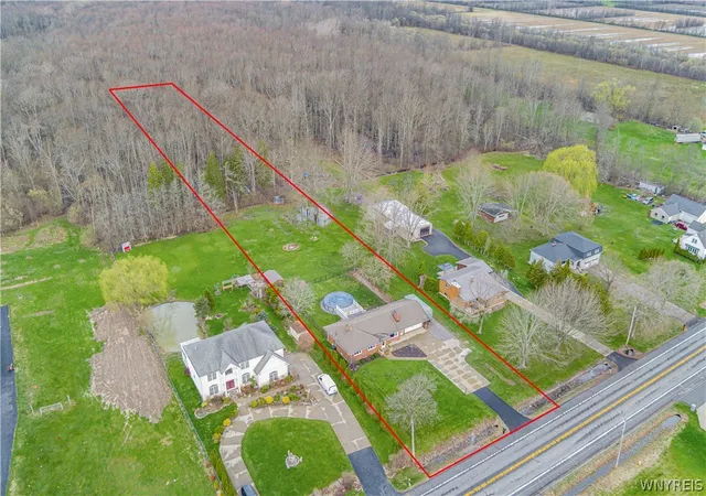 2nd image of 6998 Shawnee Rd, Wheatfield, NY 14120 | MLS# B1673149