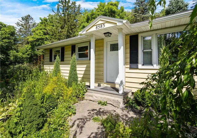 Homes for sale in Manlius, NY | 8583 Green Lakes Rd, Manlius, NY 13066 | MLS# S1673740
