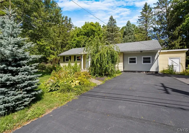 Homes for sale in Manlius, NY | 8583 Green Lakes Rd, Manlius, NY 13066 | MLS# S1673740