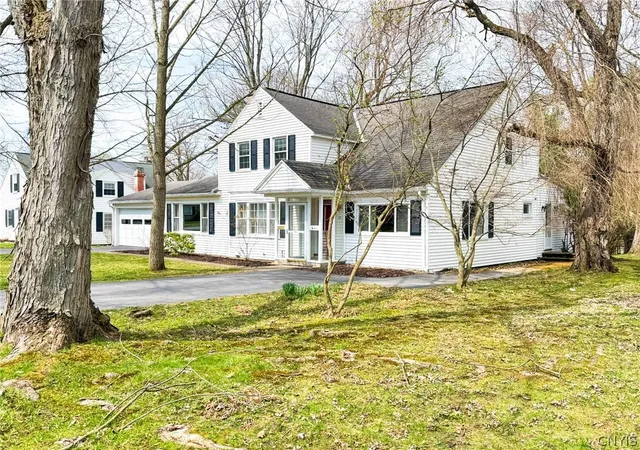 Photo 3 of Single family home for sale at 12 Windsor Ter, Utica, NY 13501 | MLS# S1673919 | Listing updated on 2026-07-13