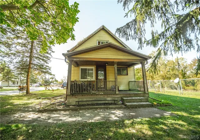 Homes for sale in Lancaster, NY | 4 Wendel St, Lancaster, NY 14043 | MLS# B1673929