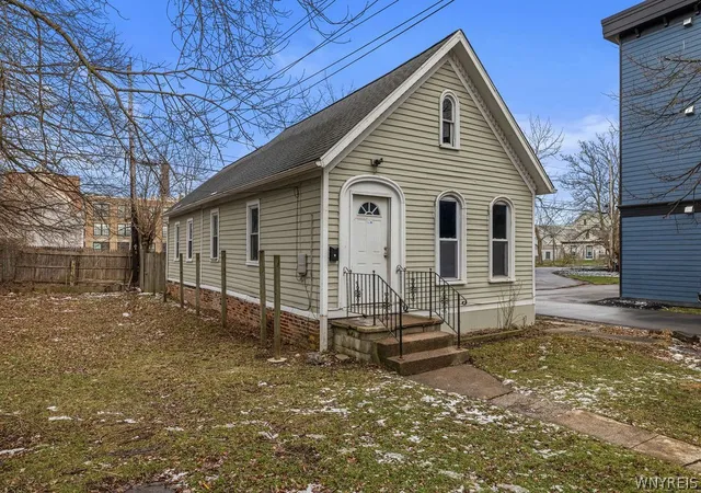 Homes for sale in Buffalo, NY | 637 West Ave, Buffalo, NY 14213 | MLS# B1673954