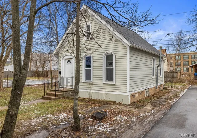 Homes for sale in Buffalo, NY | 637 West Ave, Buffalo, NY 14213 | MLS# B1673954
