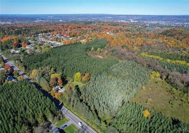 36th image of 415 Higby Rd, New Hartford, NY 13413 | MLS# S1674122