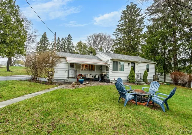 Homes for sale in Camillus, NY | 110 Trent Ln, Camillus, NY 13031 | MLS# S1674172
