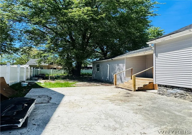Photo 3 of Single family home for sale at 34 Camp St, Buffalo, NY 14204 | MLS# B1674335 | Listing updated on 2026-08-01